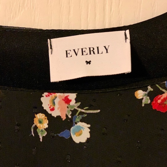 Like New Beautiful Everly Dress - Picture 5 of 7